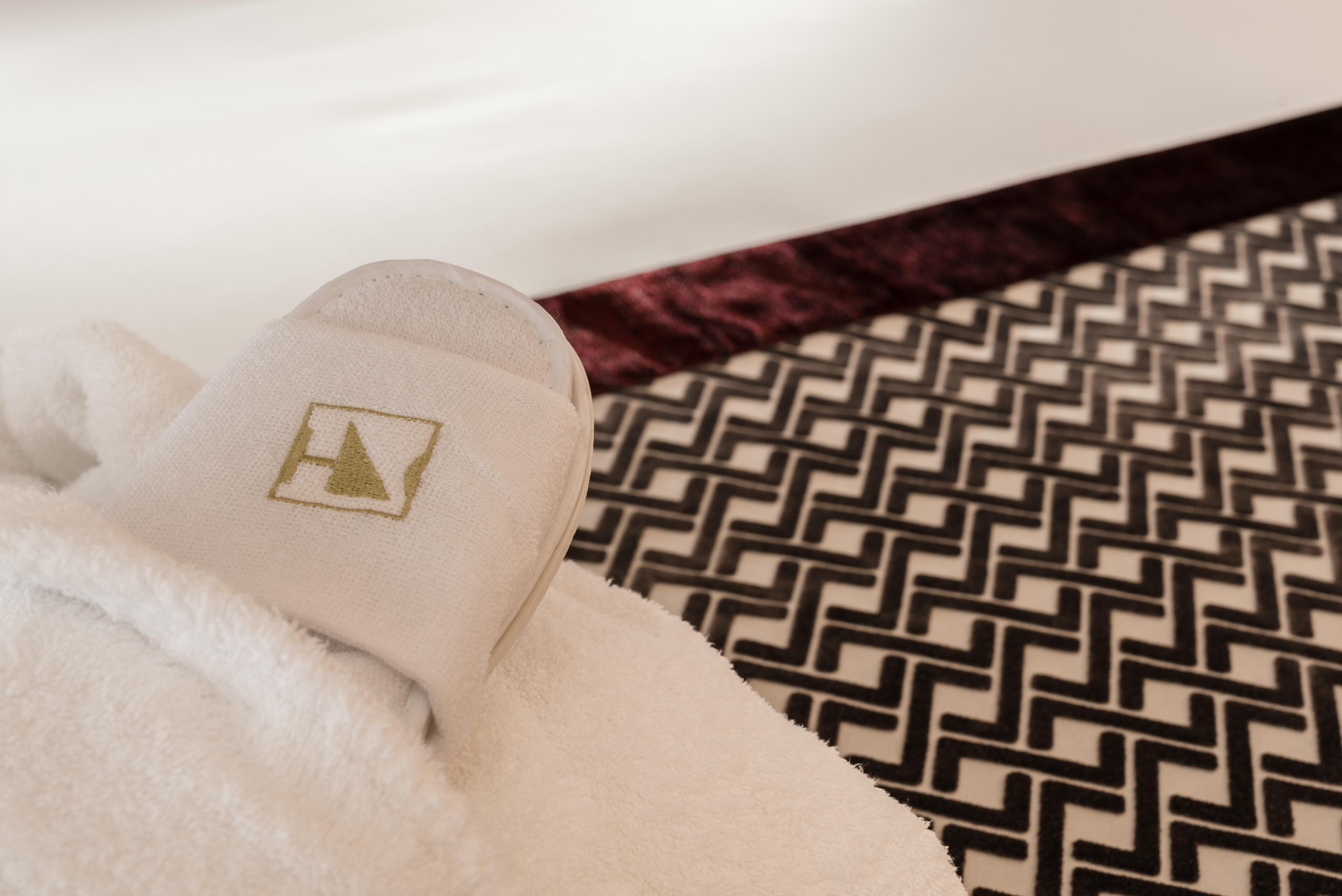 Hotel Eurostars Gran Via Granada Exteriér fotografie A pair of hotel slippers