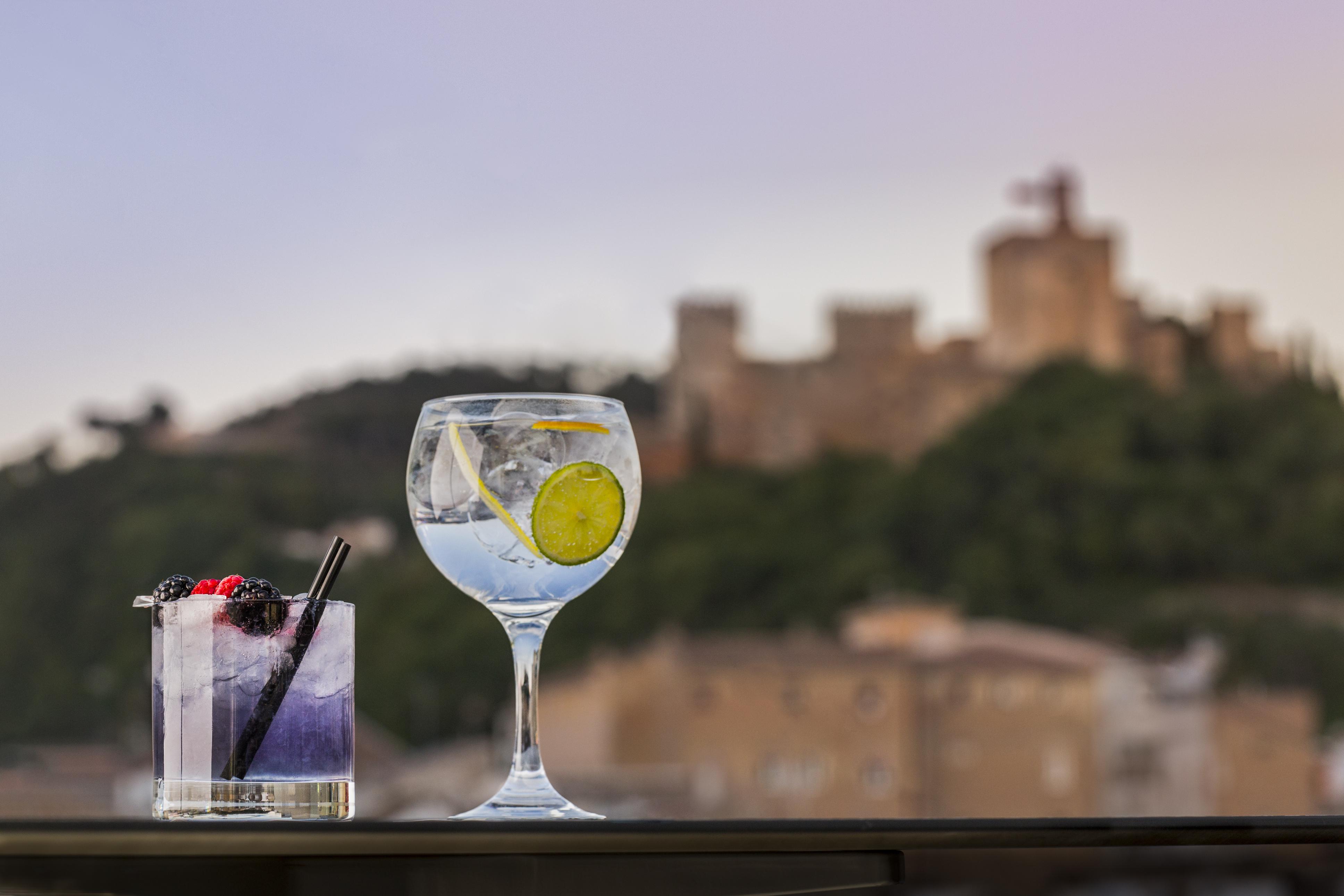 Hotel Eurostars Gran Via Granada Exteriér fotografie Gin and tonic