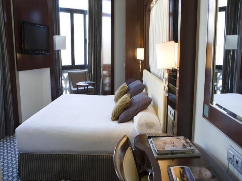 Hotel Eurostars Gran Via Granada Exteriér fotografie A room at the hotel